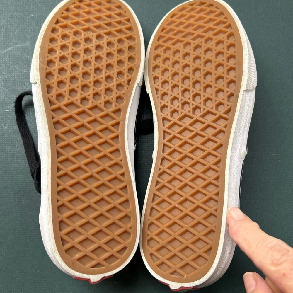 Vans 721356‎ Youth Size 5 Lace Up Skate Shoes Low Top Black White